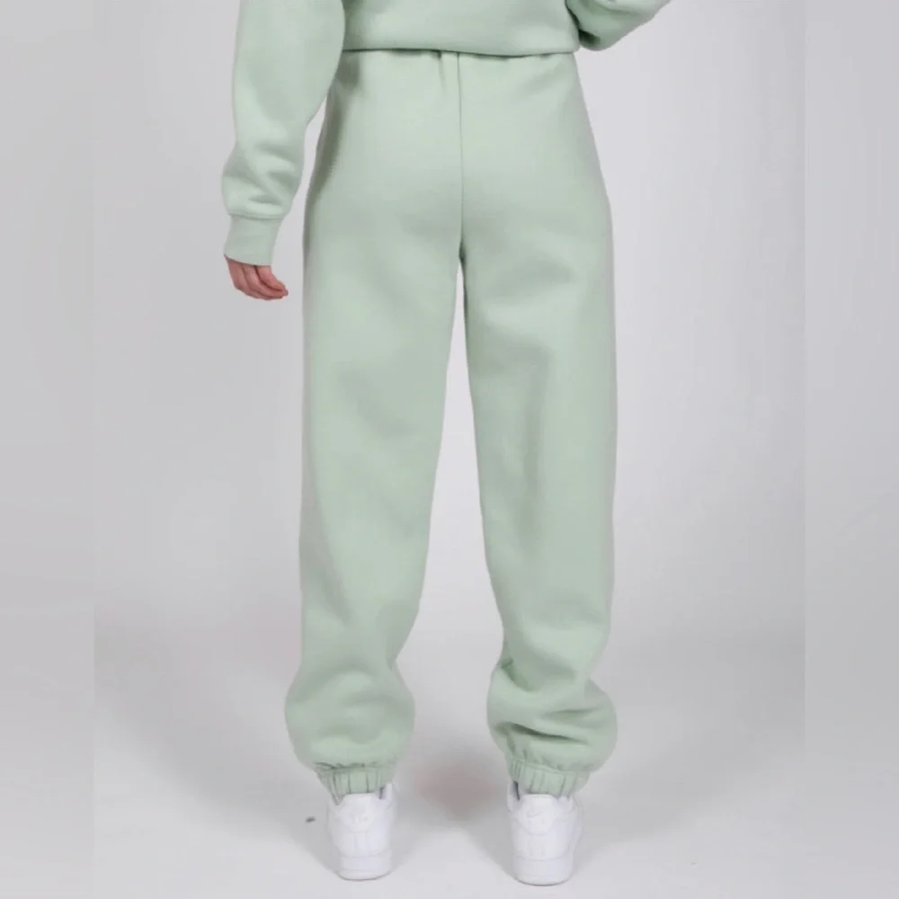 (#72)BRUNETTE THE LABEL Oversized Jogger - Picture 3 of 3